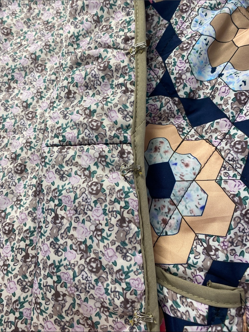 Quilted Geometric Floral All Over Pattern Print Vest Jacket with Pockets EUC ✨ - Picture 5 of 6